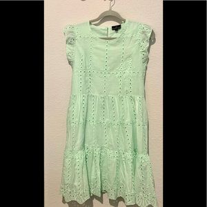 Super cute nursing dress, great for summer, genius zipper idea!